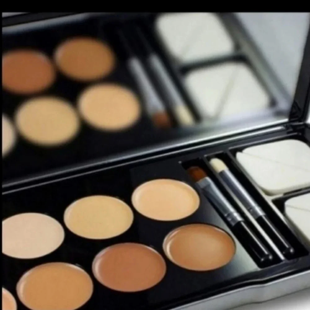Makeover Essentials B Me Conceal Me Concealer Set 8 Colors Foundation Contour